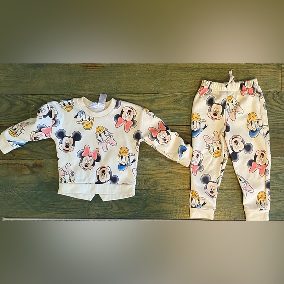 Toddler two piece sweatsuit Disney character size 3T - Picture 1 of 2